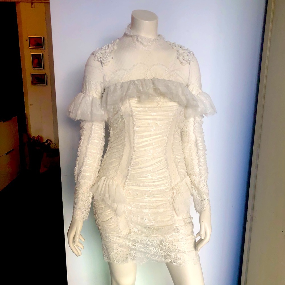 AMEN Italy size 6 Italian 42  White mixed lace short dress… Fabulous!